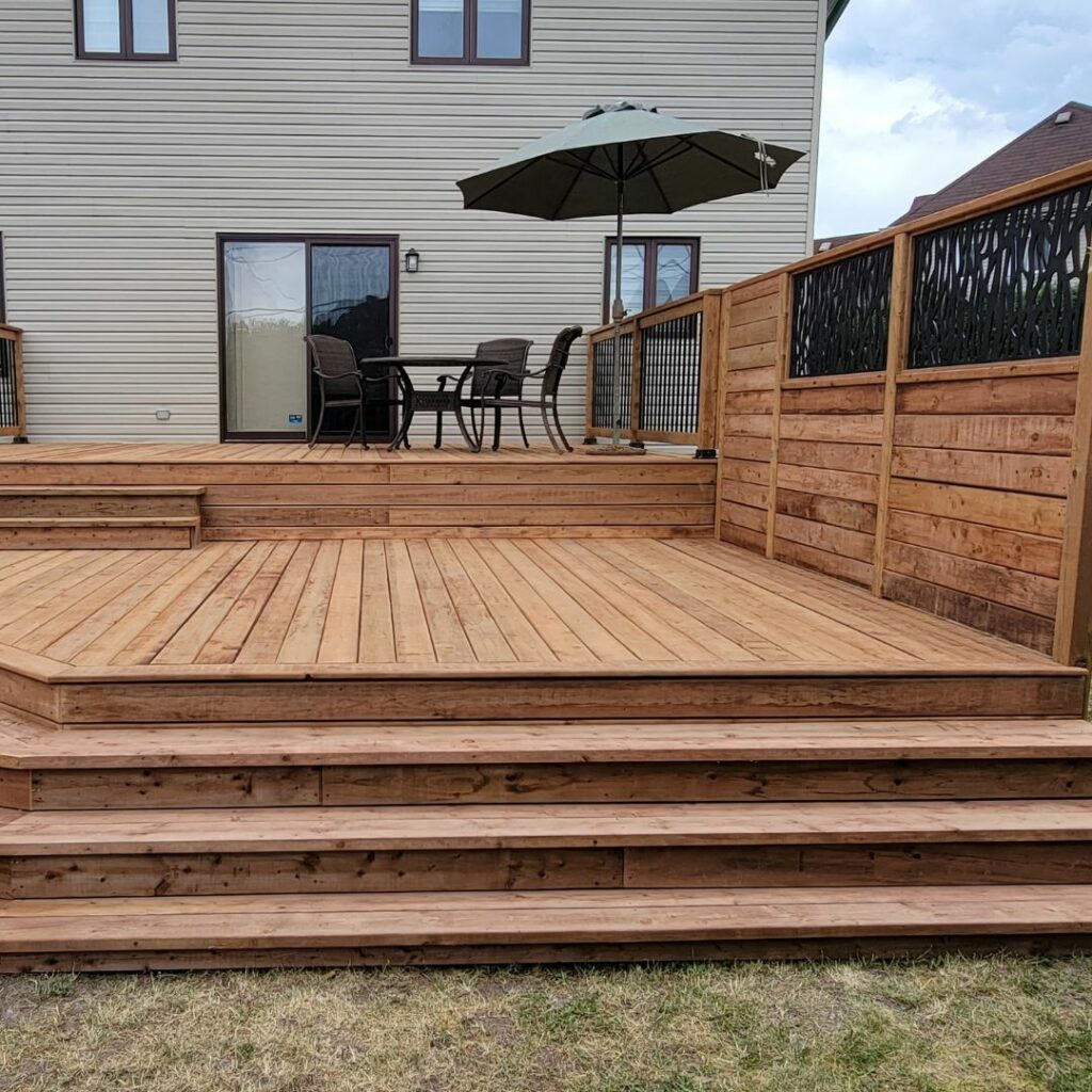 Two-tier deck with privacy screen
